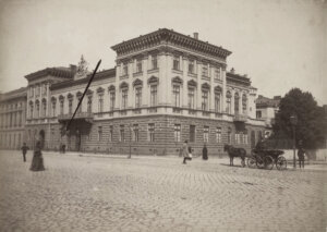 Album fotograficzny zawierający widoki Warszawy w większości autorstwa Konrada Brandla (ok. 1880). Biblioteka Publiczna m.st. Warszawy (domena publiczna)